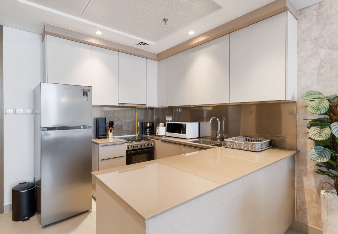 Apartment in Dubai - Elite Haven: Luxurious 1BR in Blue Bell