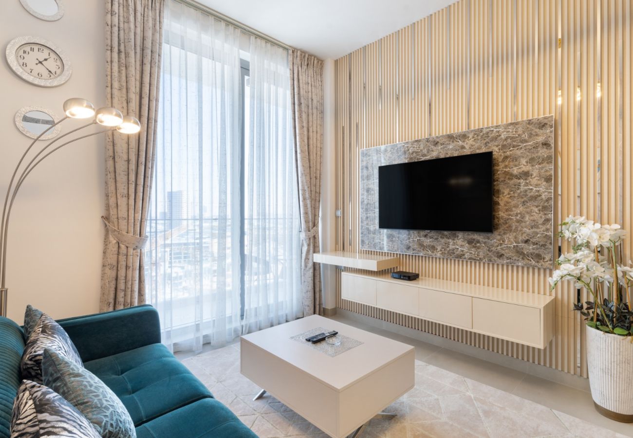 Apartment in Dubai - Elite Haven: Luxurious 1BR in Blue Bell