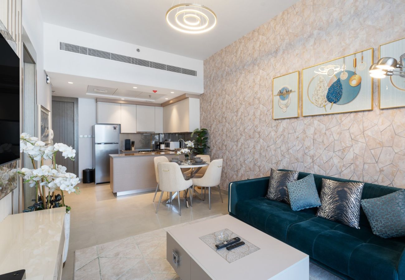 Apartment in Dubai - Elite Haven: Luxurious 1BR in Blue Bell