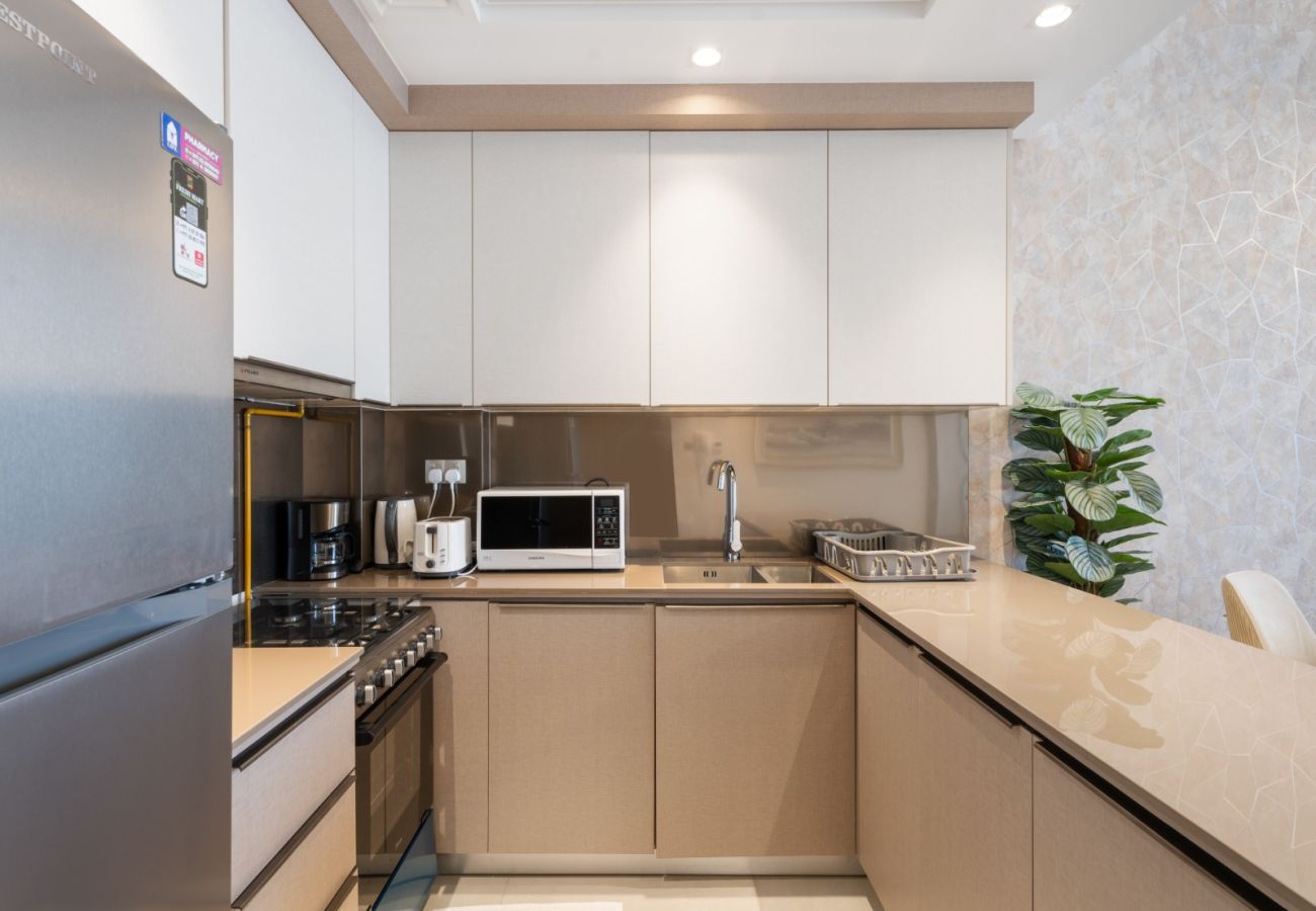 Apartment in Dubai - Elite Haven: Luxurious 1BR in Blue Bell