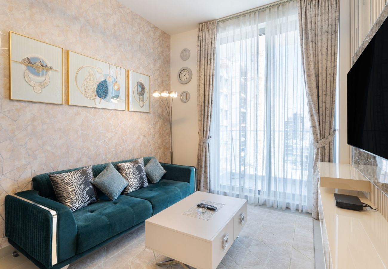 Apartment in Dubai - Elite Haven: Luxurious 1BR in Blue Bell