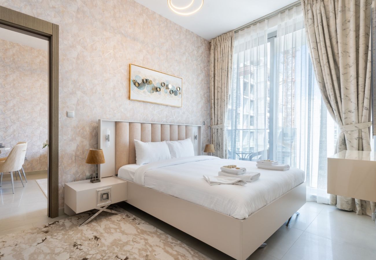 Apartment in Dubai - Elite Haven: Luxurious 1BR in Blue Bell