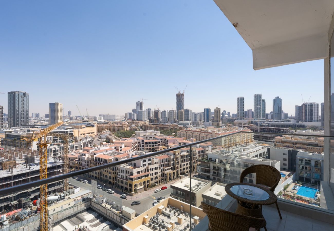 Apartment in Dubai - Elite Haven: Luxurious 1BR in Blue Bell