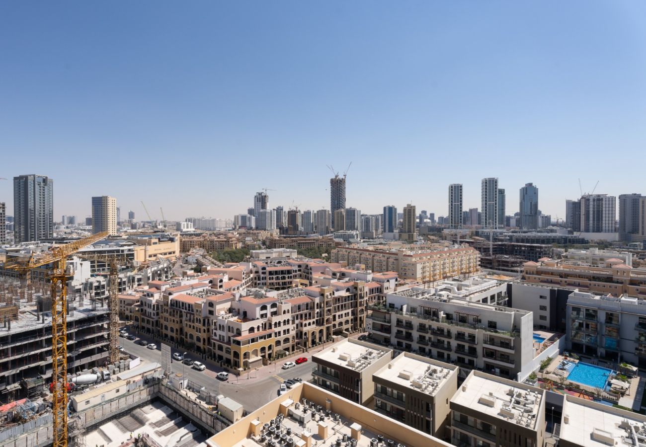Apartment in Dubai - Elite Haven: Luxurious 1BR in Blue Bell