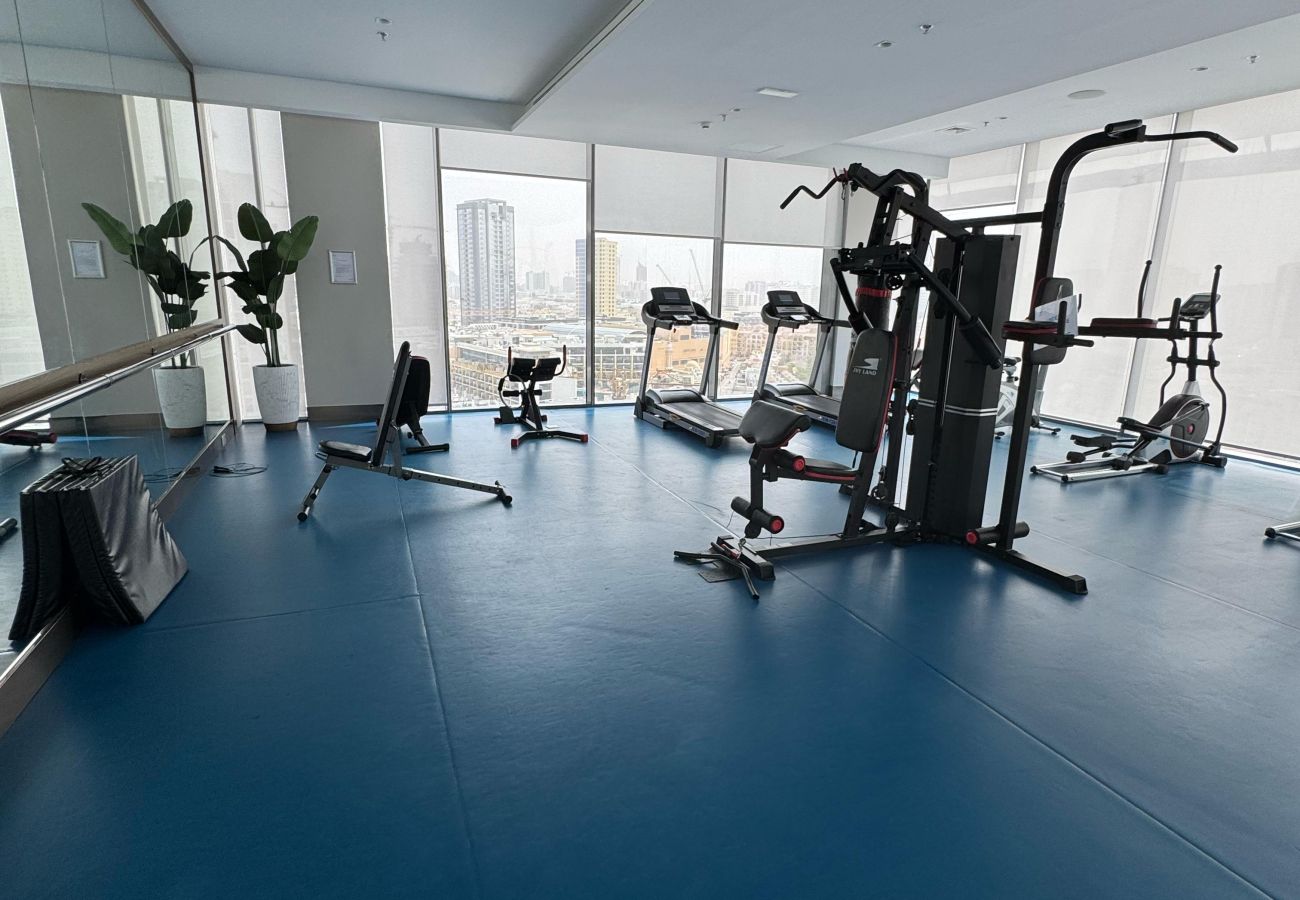 Apartment in Dubai - Elite Haven: Luxurious 1BR in Blue Bell