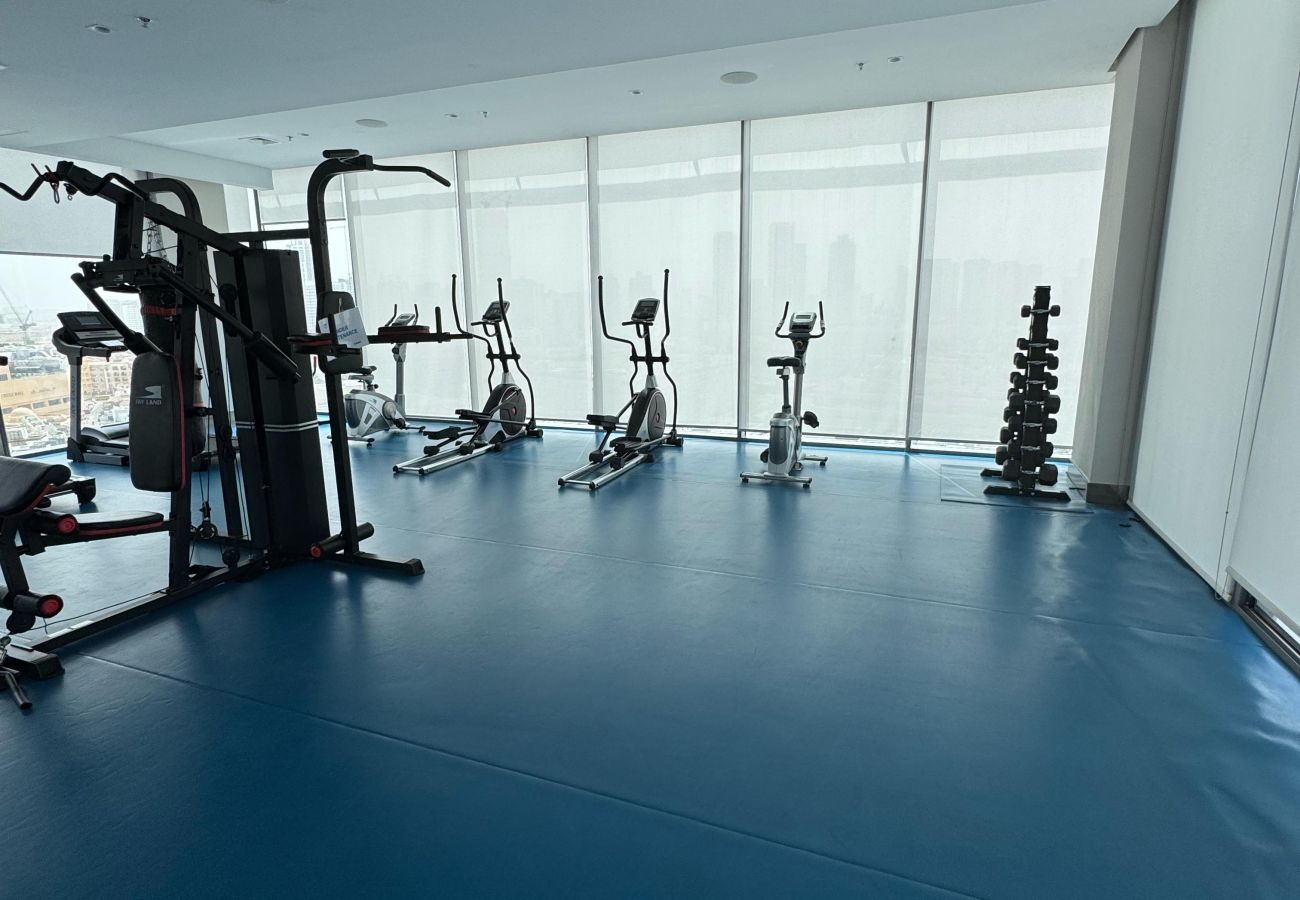Apartment in Dubai - Elite Haven: Luxurious 1BR in Blue Bell