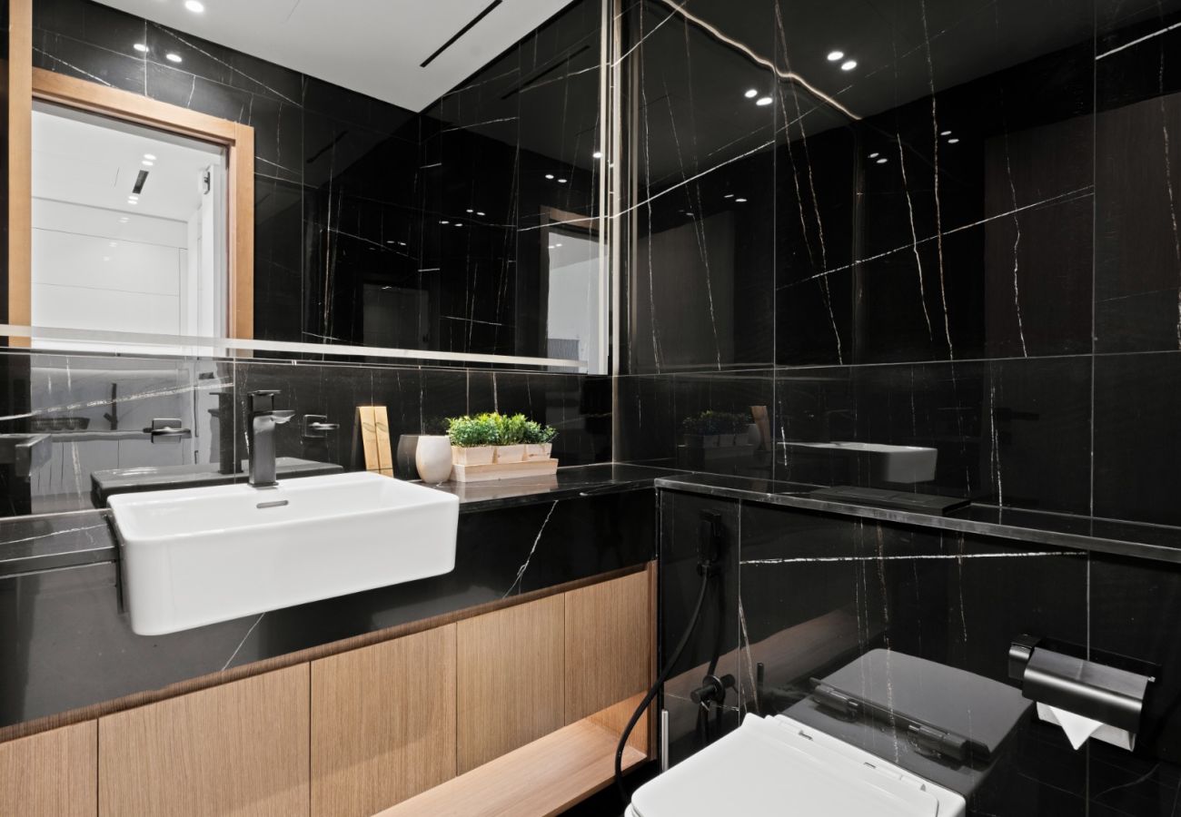 Apartment in Dubai - Aesthetic Elegance: 1 BDR in Binghatti Onyx