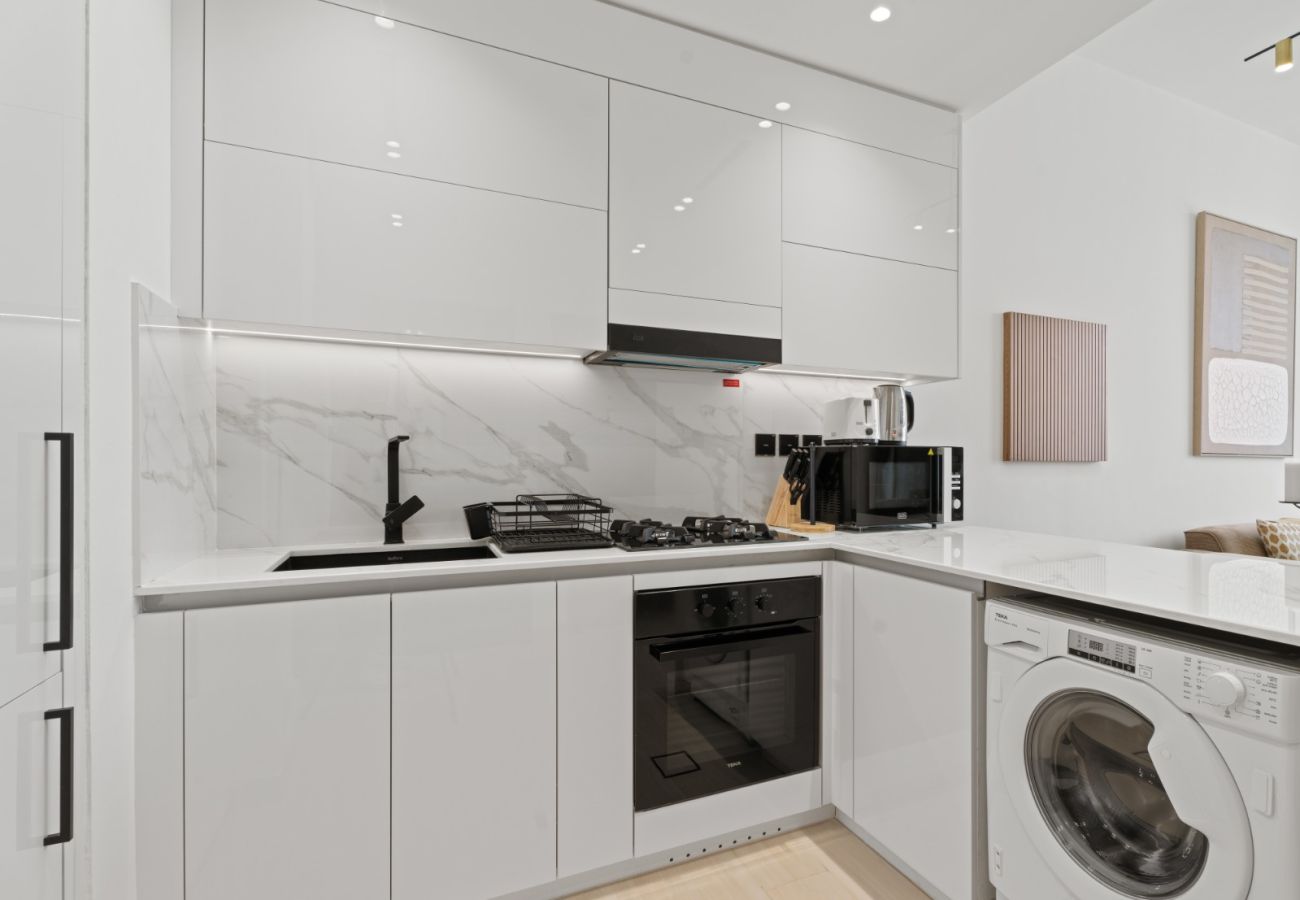 Apartment in Dubai - Aesthetic Elegance: 1 BDR in Binghatti Onyx