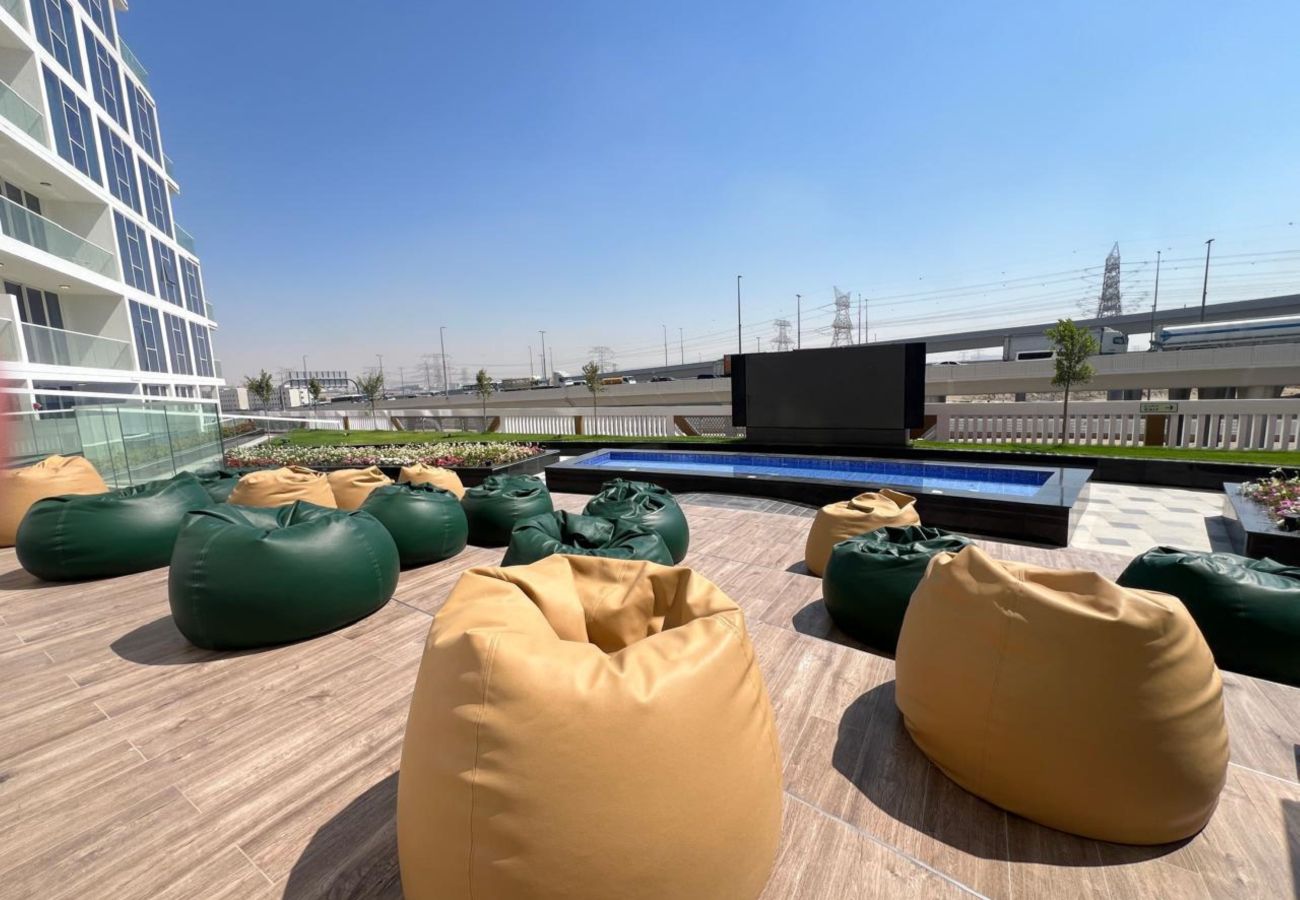 Apartment in Dubai - Spacious Comfy 2BR w Study in Gemz-05