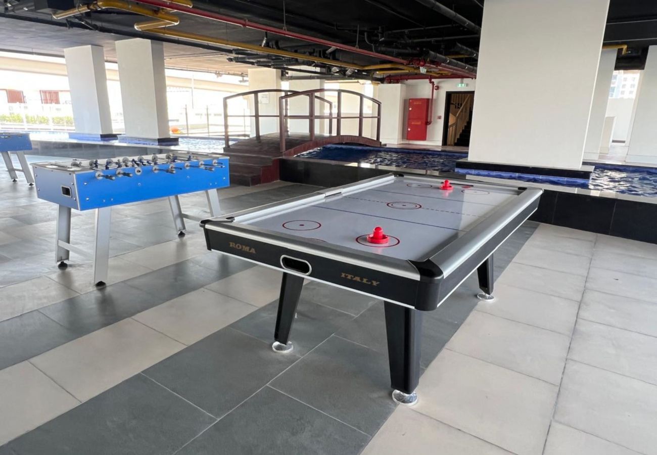 Apartment in Dubai - Spacious Comfy 2BR w Study in Gemz-05
