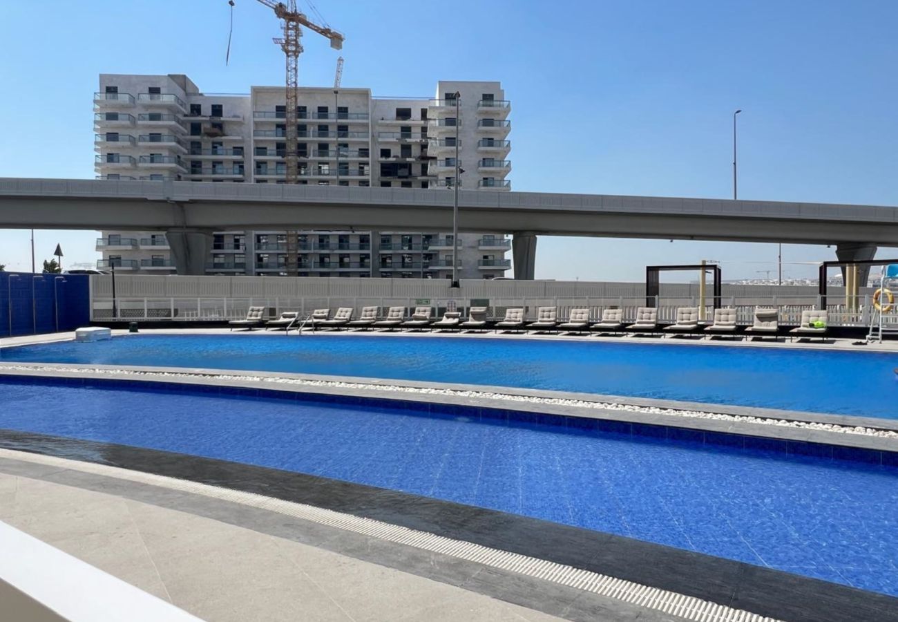 Apartment in Dubai - Spacious Comfy 2BR w Study in Gemz-05
