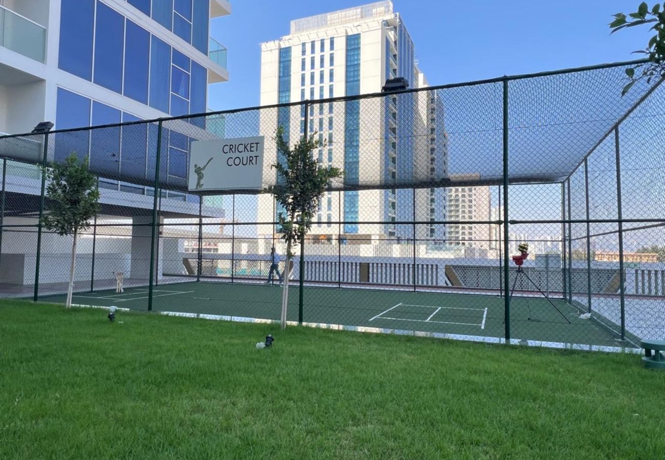Apartment in Dubai - Spacious Comfy 2BR w Study in Gemz-05