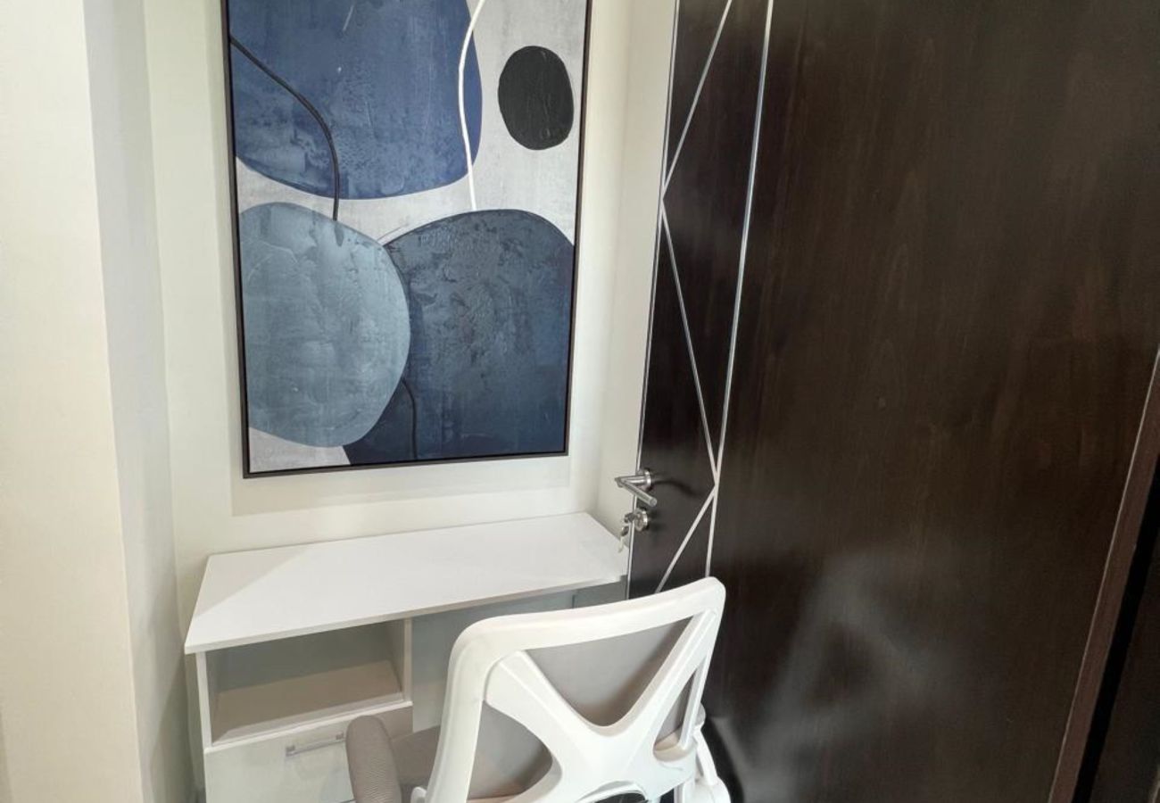 Apartment in Dubai - Spacious Comfy 2BR w Study in Gemz-05
