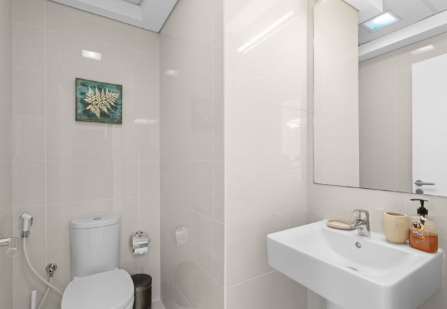 Apartment in Dubai - Luxury Prestige 1BR|Sleeps 4|-Damac Central Apartment in Dubai - Luxury Prestige 1BR|Sleeps 4|-Damac Central