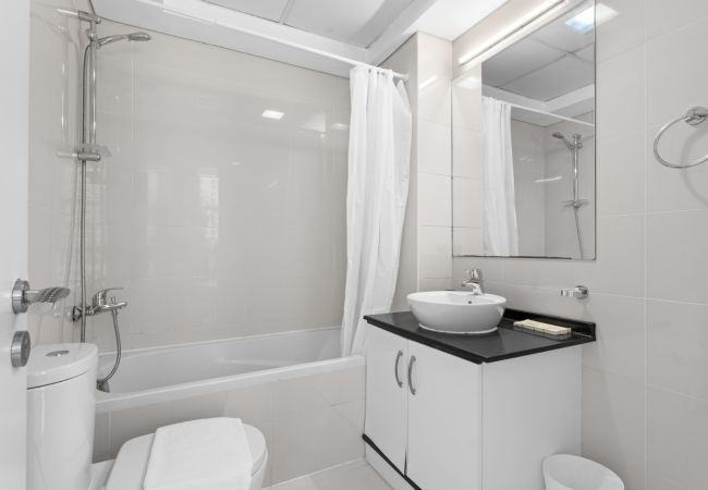 Apartment in Dubai - Luxury Prestige 1BR|Sleeps 4|-Damac Central Apartment in Dubai - Luxury Prestige 1BR|Sleeps 4|-Damac Central