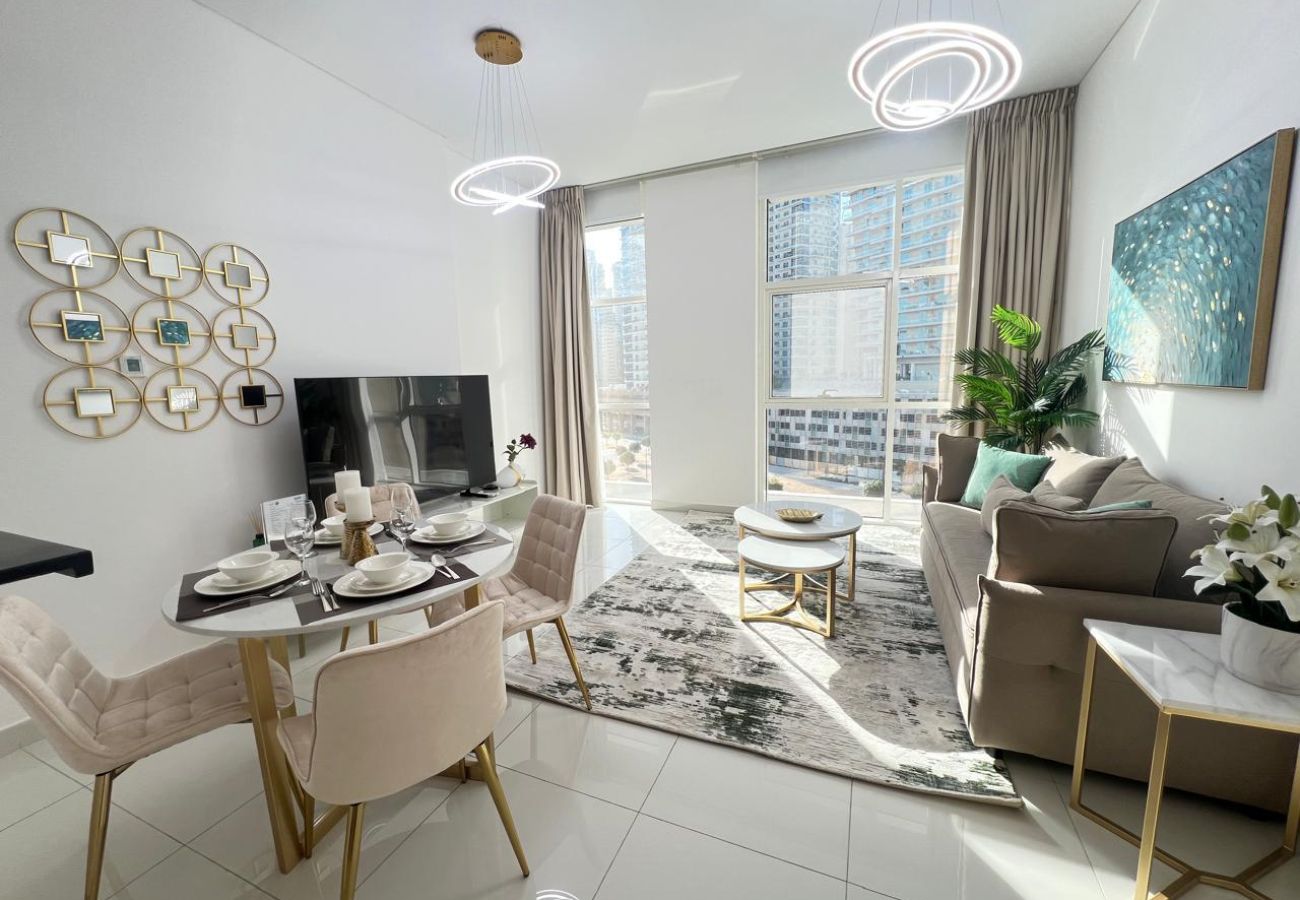 Apartment in Dubai - Luxury Prestige 1BR w/ Sofa Cum Bed-Damac Central