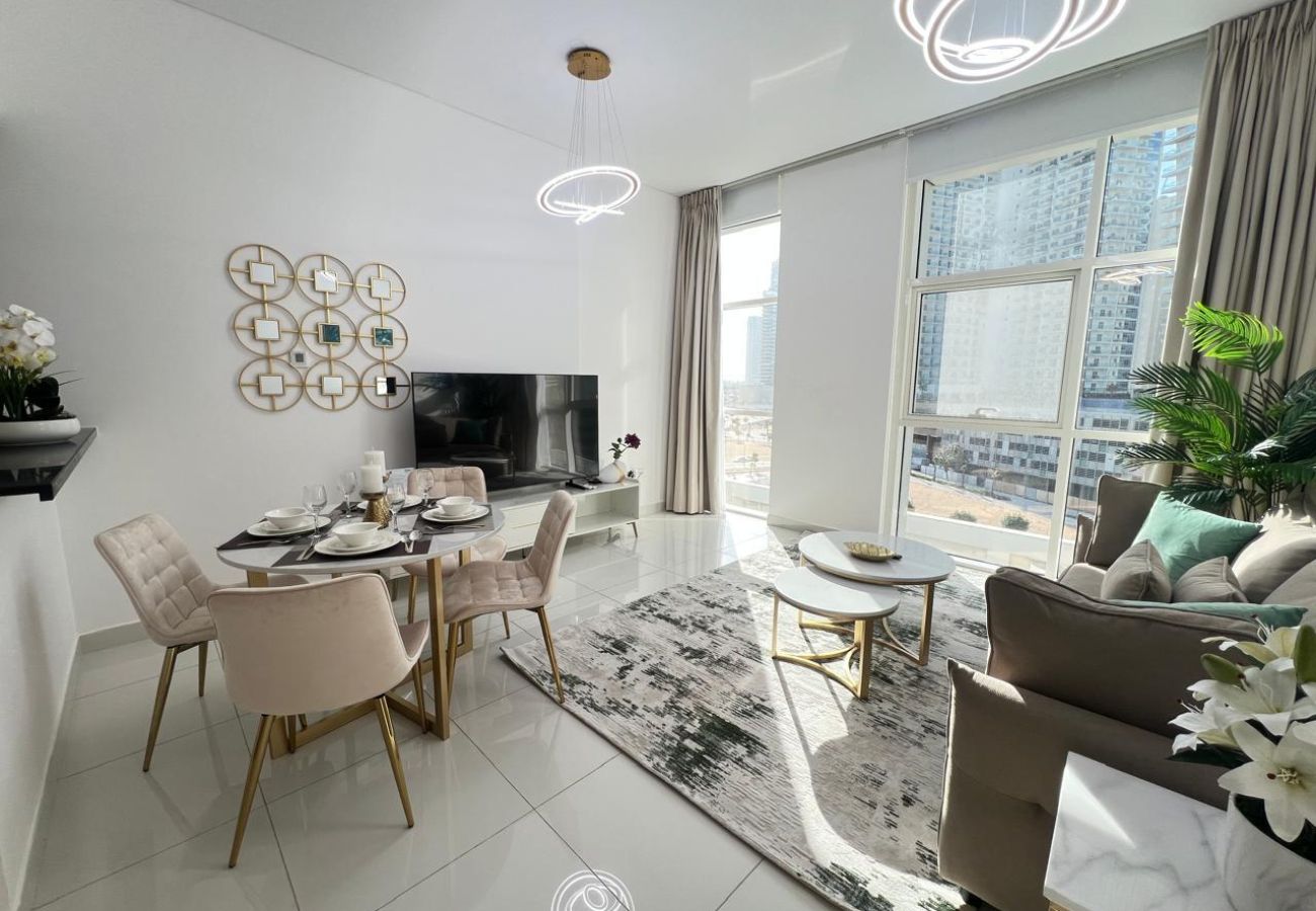 Apartment in Dubai - Luxury Prestige 1BR w/ Sofa Cum Bed-Damac Central