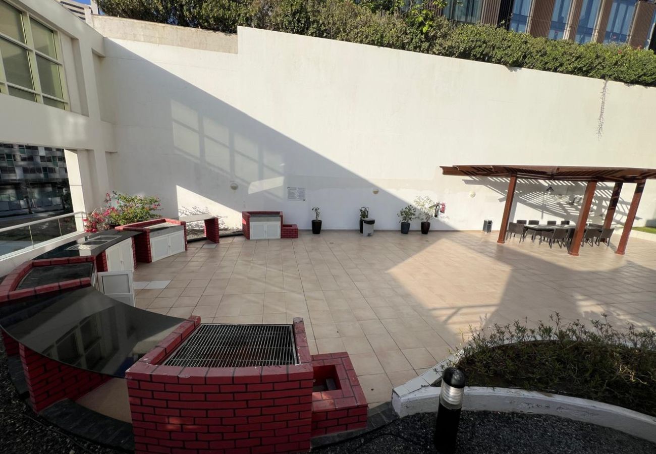 Apartment in Dubai - Luxury Prestige 1BR w/ Sofa Cum Bed-Damac Central