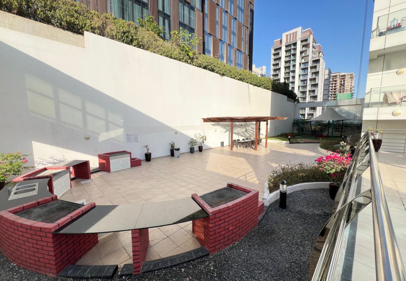 Apartment in Dubai - Luxury Prestige 1BR w/ Sofa Cum Bed-Damac Central