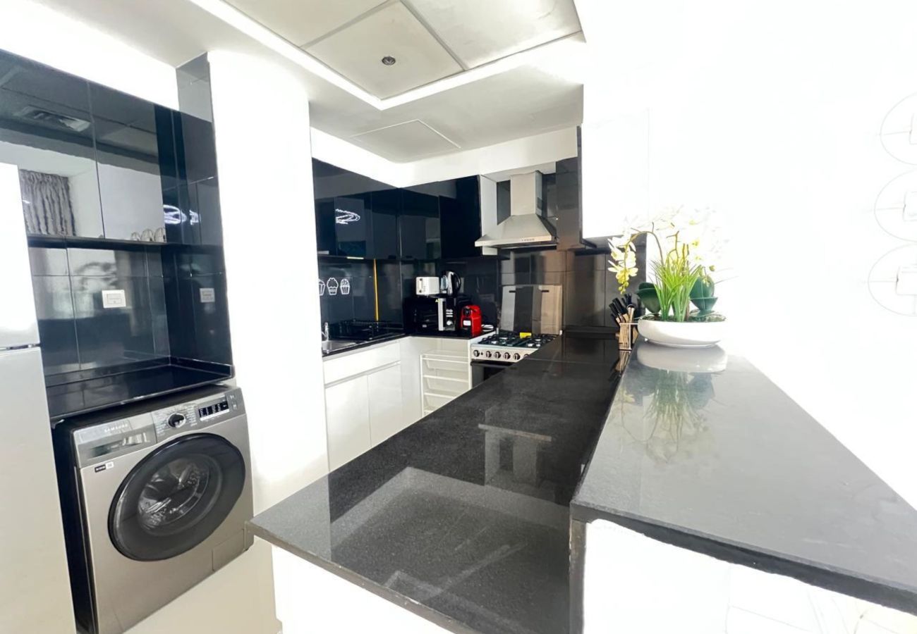 Apartment in Dubai - Luxury Prestige 1BR w/ Sofa Cum Bed-Damac Central