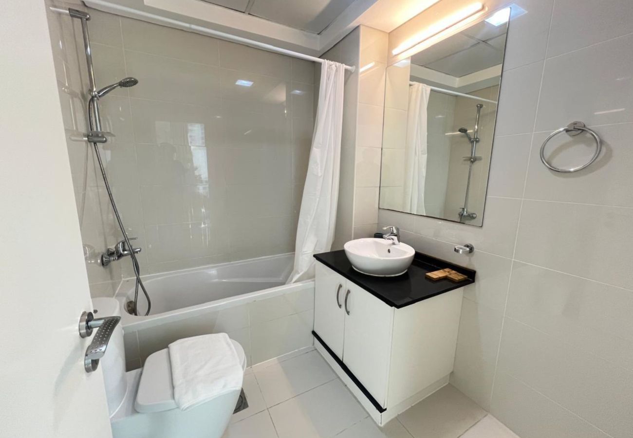 Apartment in Dubai - Luxury Prestige 1BR w/ Sofa Cum Bed-Damac Central