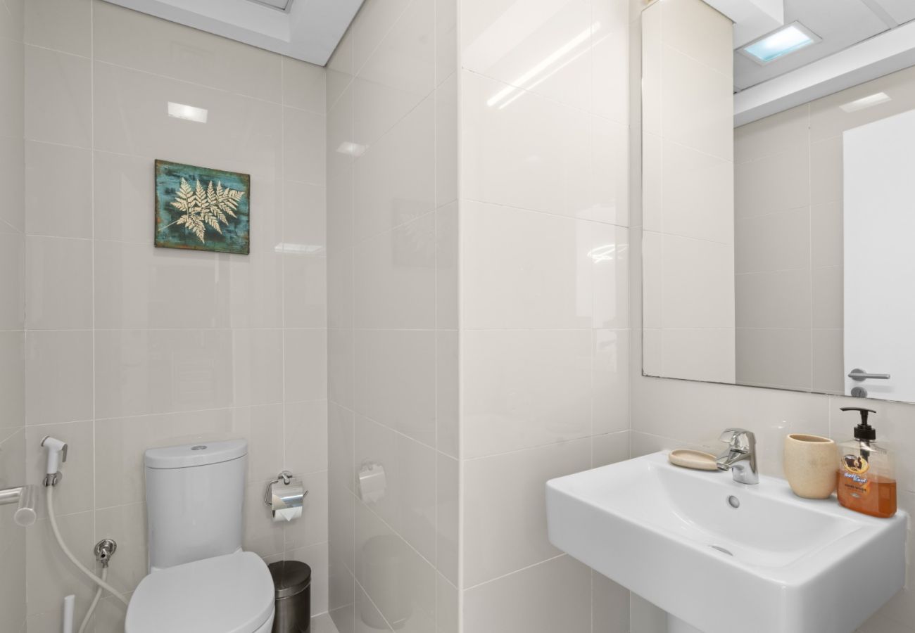 Apartment in Dubai - Luxury Prestige 1BR w/ Sofa Cum Bed-Damac Central