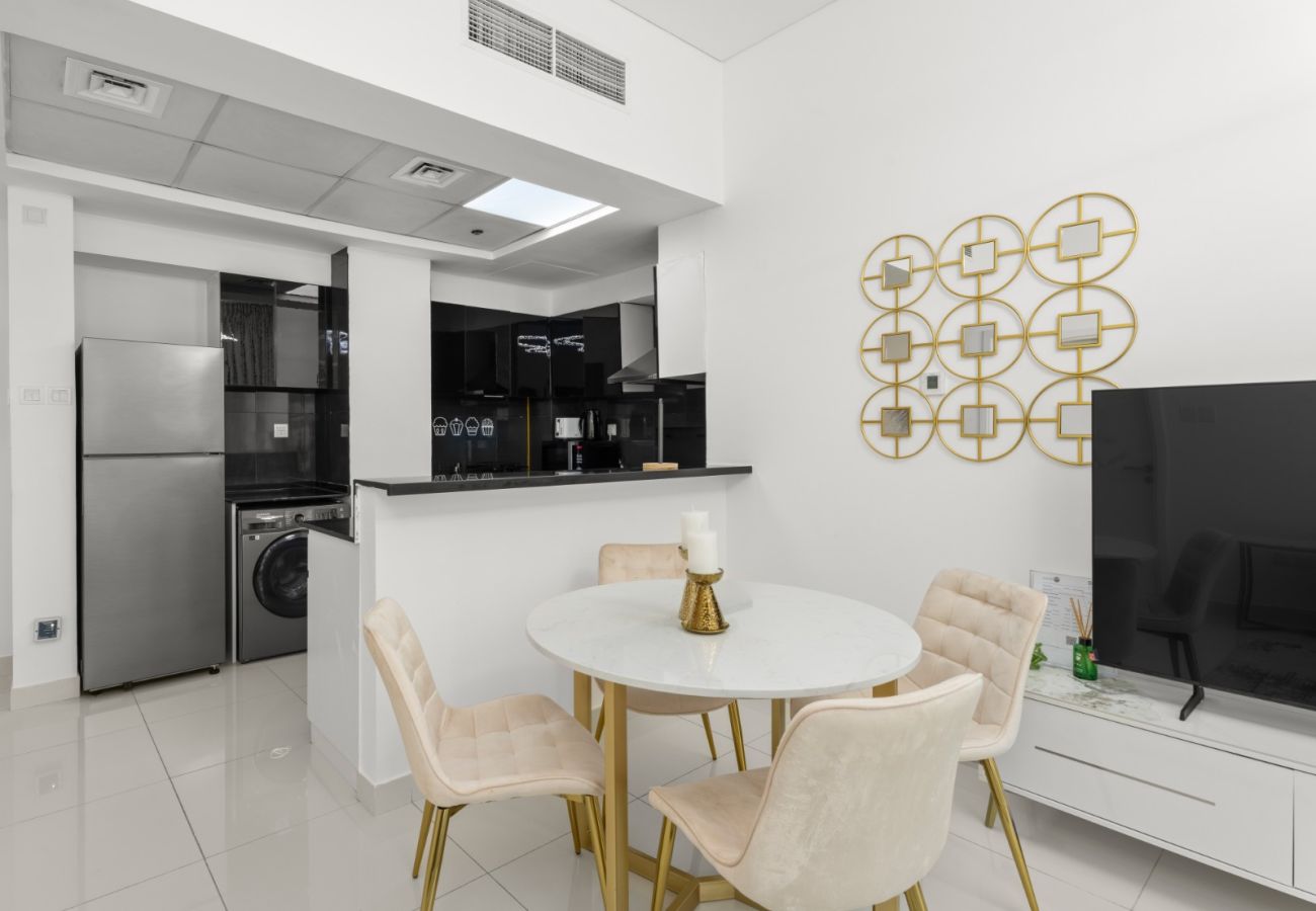 Apartment in Dubai - Luxury Prestige 1BR w/ Sofa Cum Bed-Damac Central