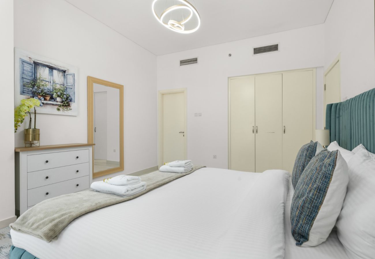 Apartment in Dubai - Luxury Prestige 1BR w/ Sofa Cum Bed-Damac Central