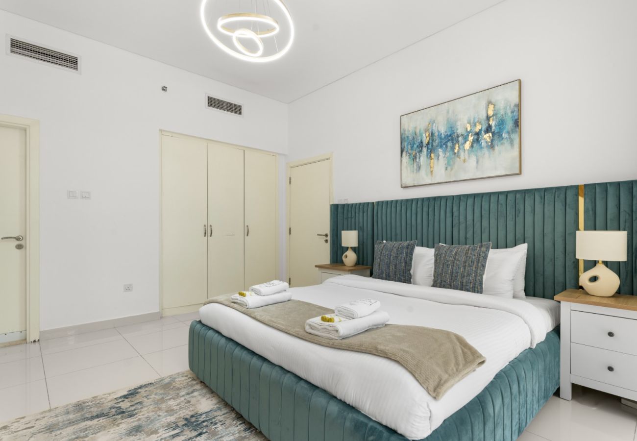 Apartment in Dubai - Luxury Prestige 1BR w/ Sofa Cum Bed-Damac Central