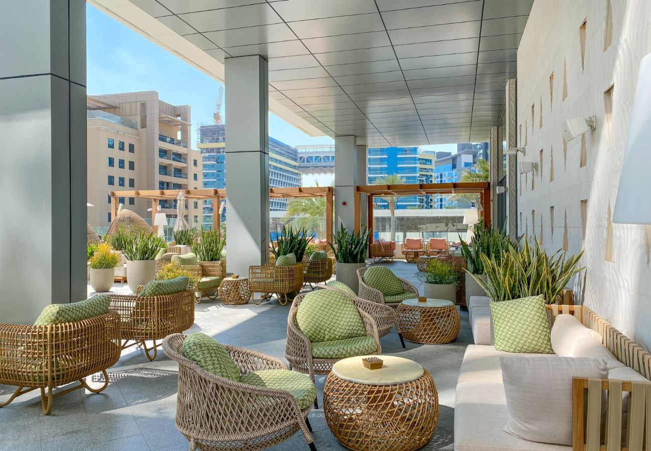 Apartment in Dubai - Tranquil Pearl | Luxe 1BR Island Retreat in Palm