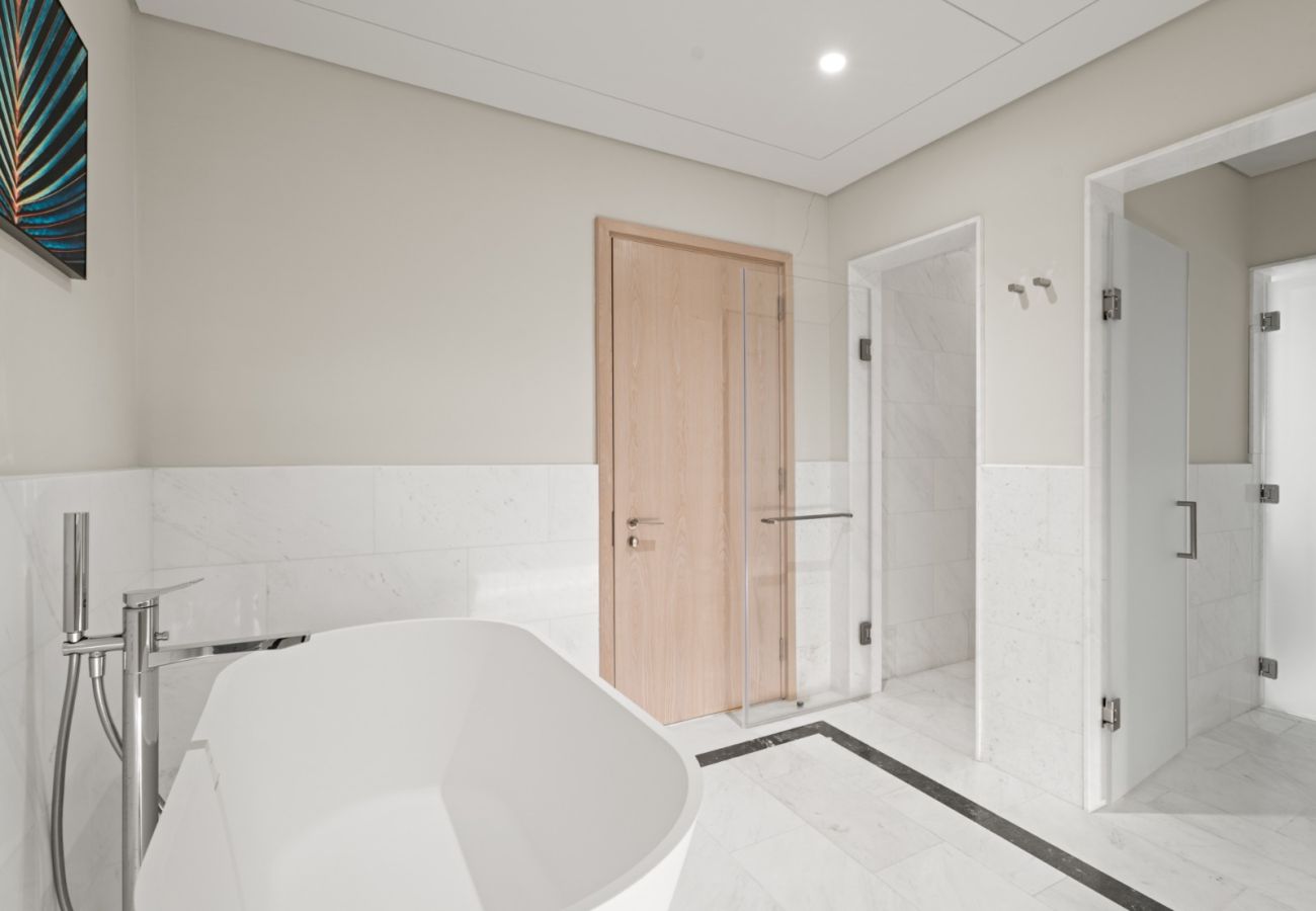 Apartment in Dubai - Tranquil Pearl | Luxe 1BR Island Retreat in Palm