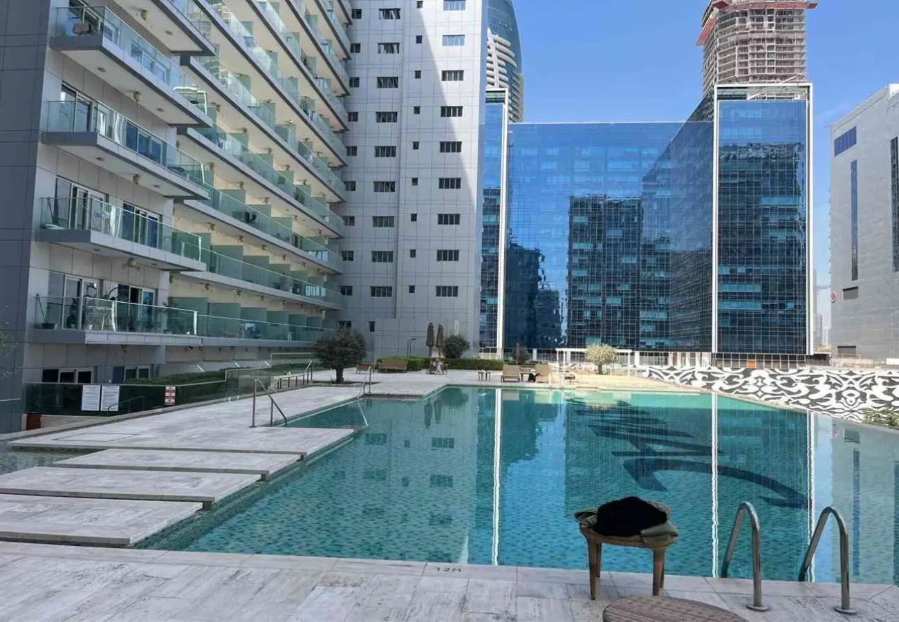 Studio in Dubai - Sunlit Studio Haven | Luxury Living in Majestine