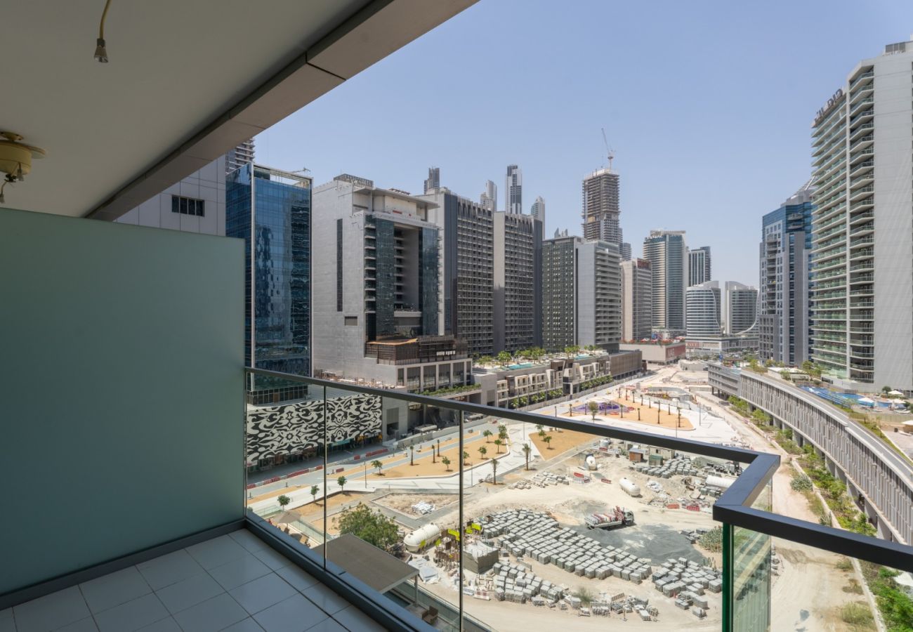 Studio in Dubai - Sunlit Studio Haven | Luxury Living in Majestine