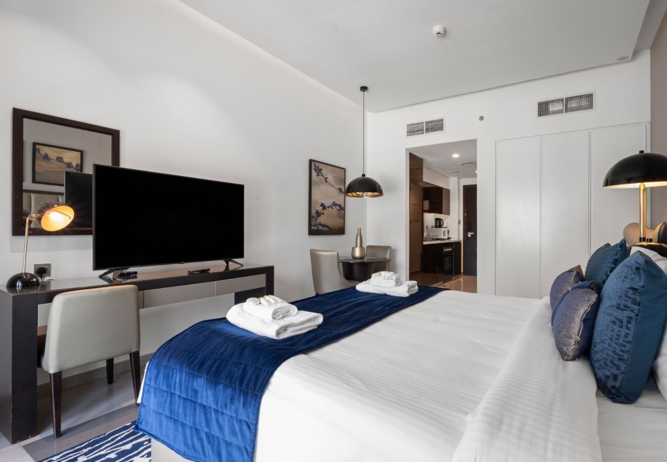 Studio in Dubai - Sunlit Studio Haven | Luxury Living in Majestine