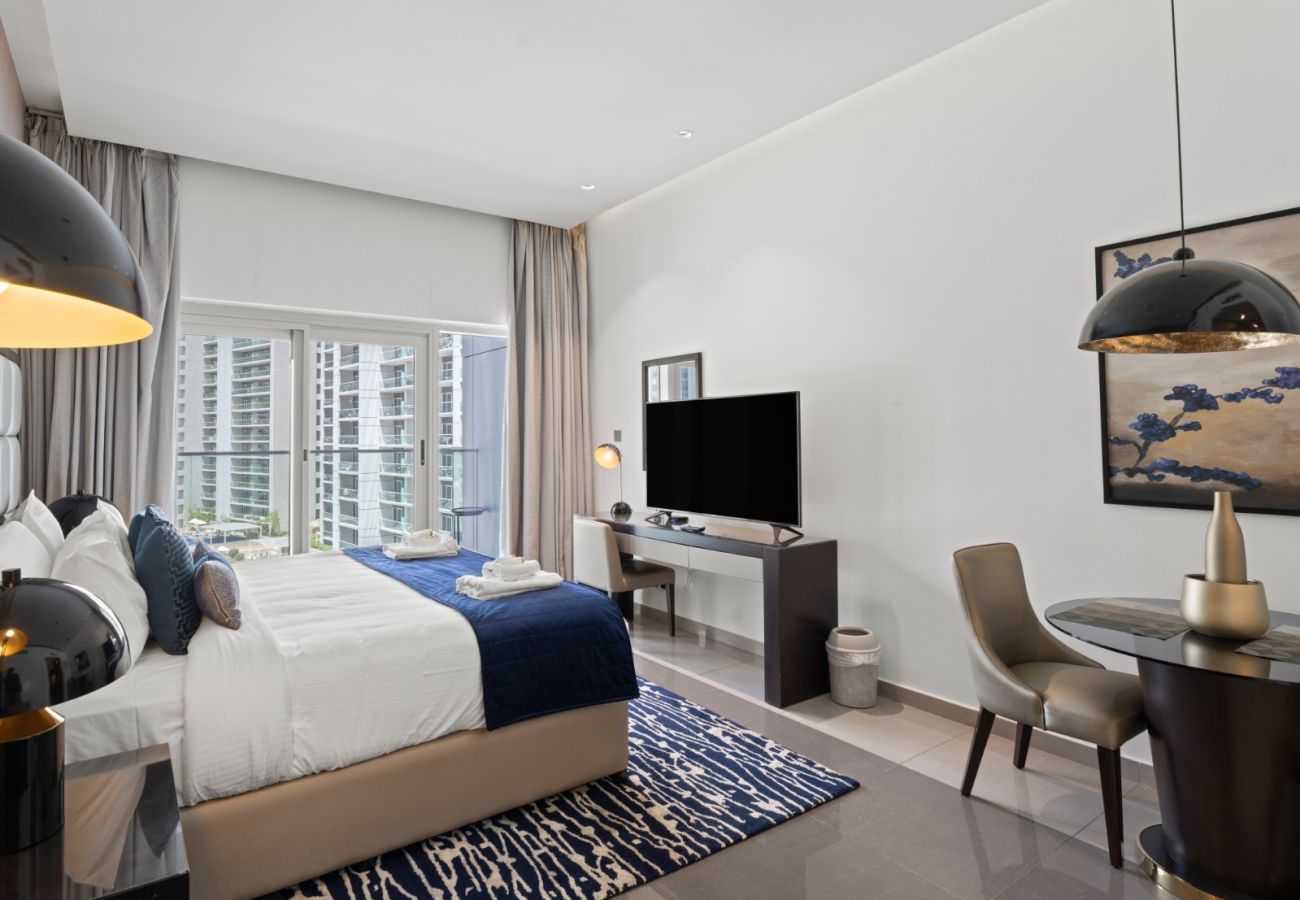 Studio in Dubai - Sunlit Studio Haven | Luxury Living in Majestine