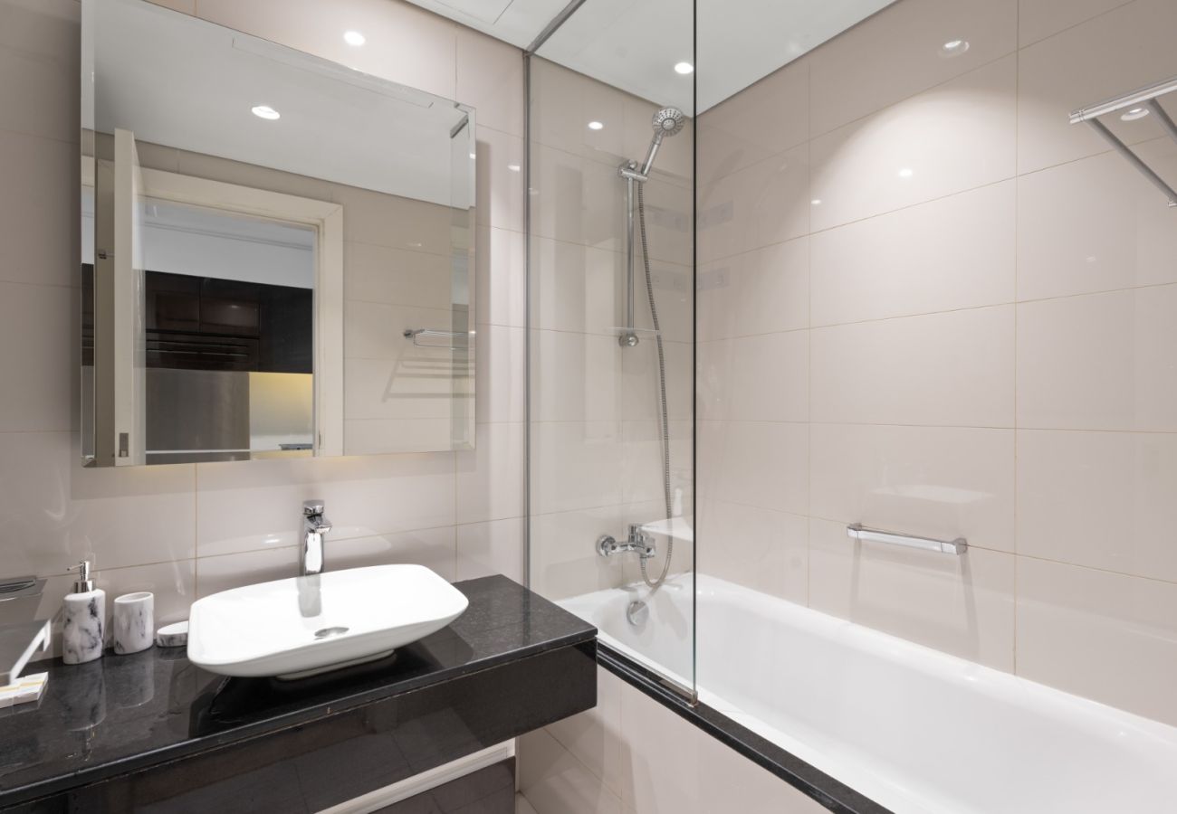 Studio in Dubai - Sunlit Studio Haven | Luxury Living in Majestine