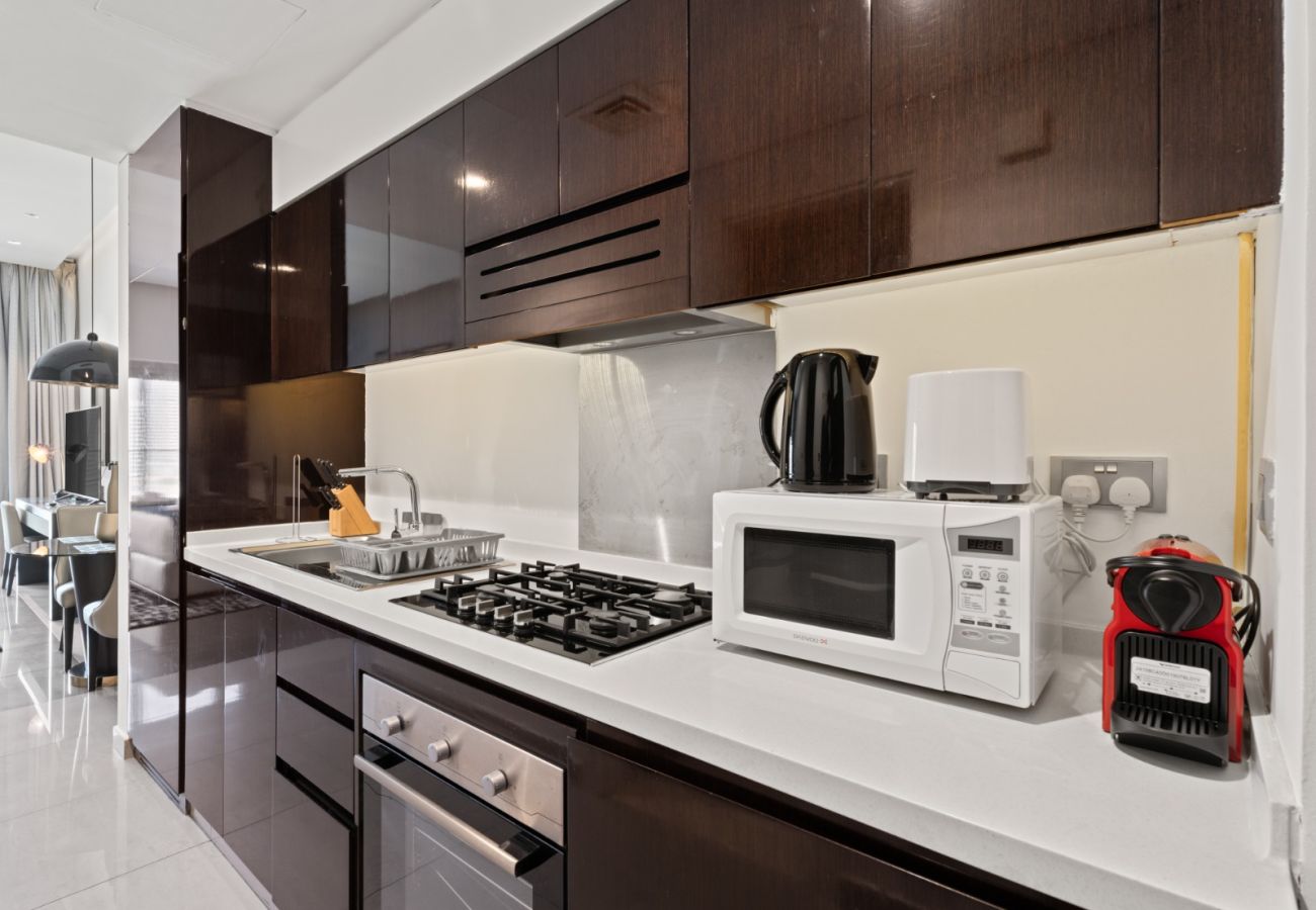 Studio in Dubai - Sunlit Studio Haven | Luxury Living in Majestine