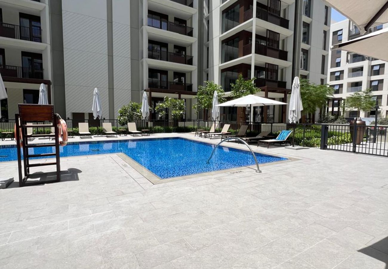 Apartment in Dubai - Creekside Charm | Homely 2BR in Lotus 2