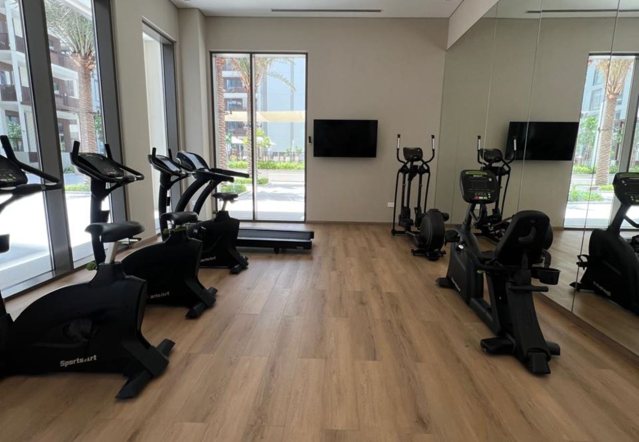 Apartment in Dubai - Creekside Charm | Homely 2BR in Lotus 2