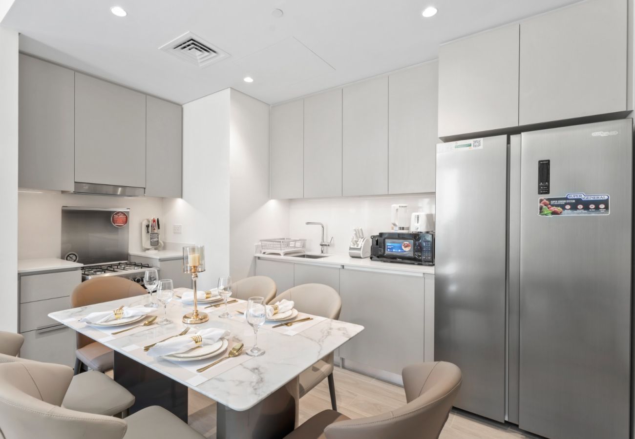 Apartment in Dubai - Creekside Charm | Homely 2BR in Lotus 2