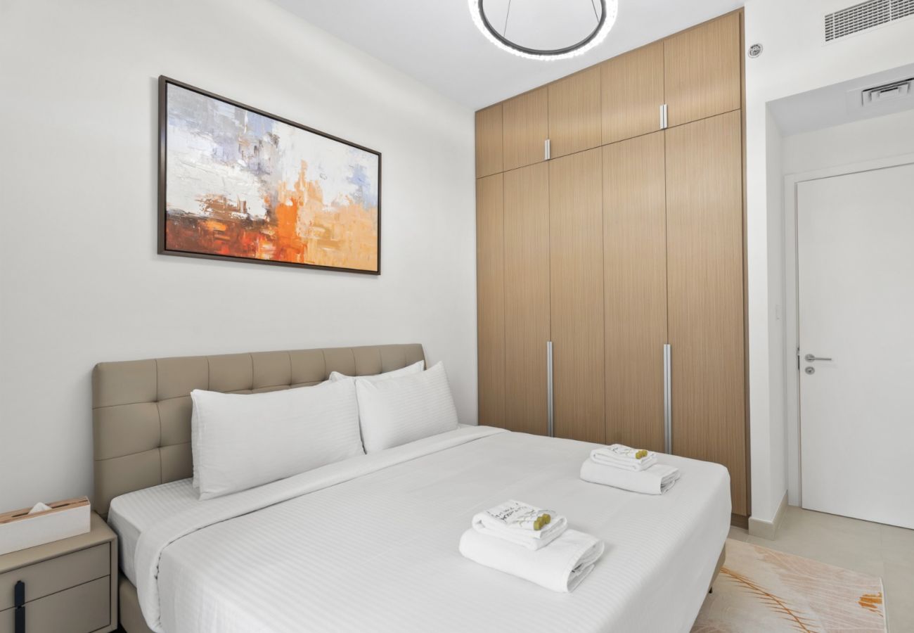 Apartment in Dubai - Creekside Charm | Homely 2BR in Lotus 2