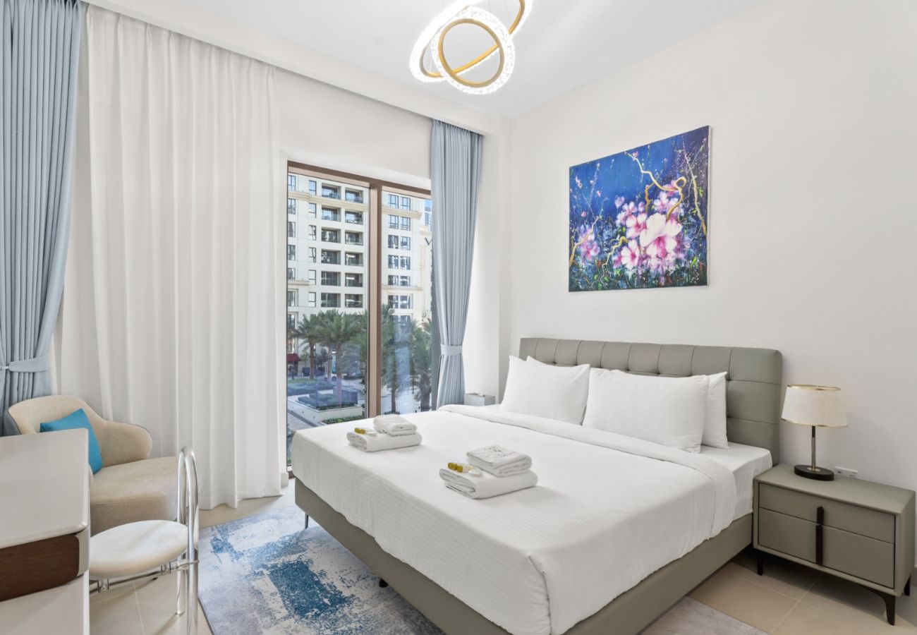 Apartment in Dubai - Creekside Charm | Homely 2BR in Lotus 2