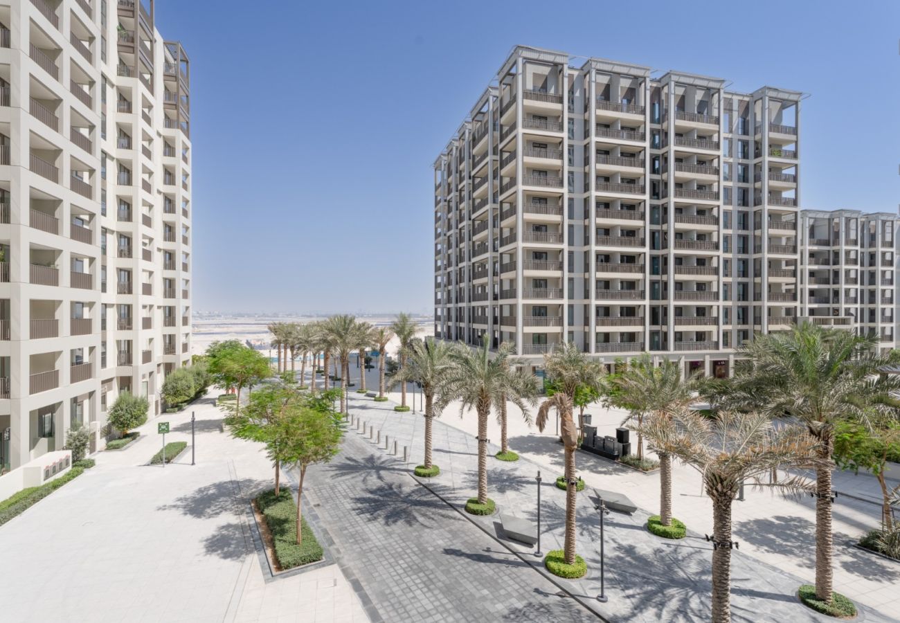 Apartment in Dubai - Creekside Charm | Homely 2BR in Lotus 2