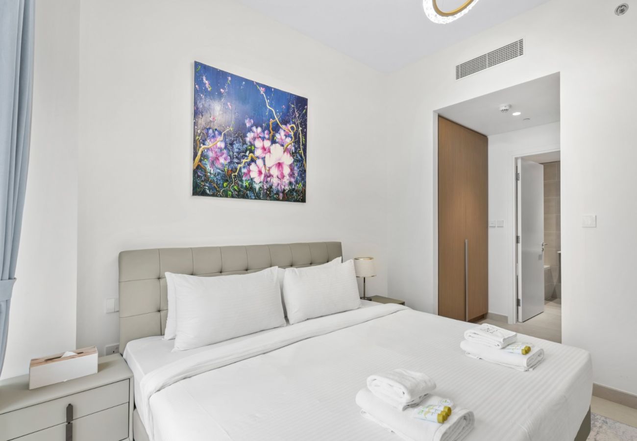 Apartment in Dubai - Creekside Charm | Homely 2BR in Lotus 2
