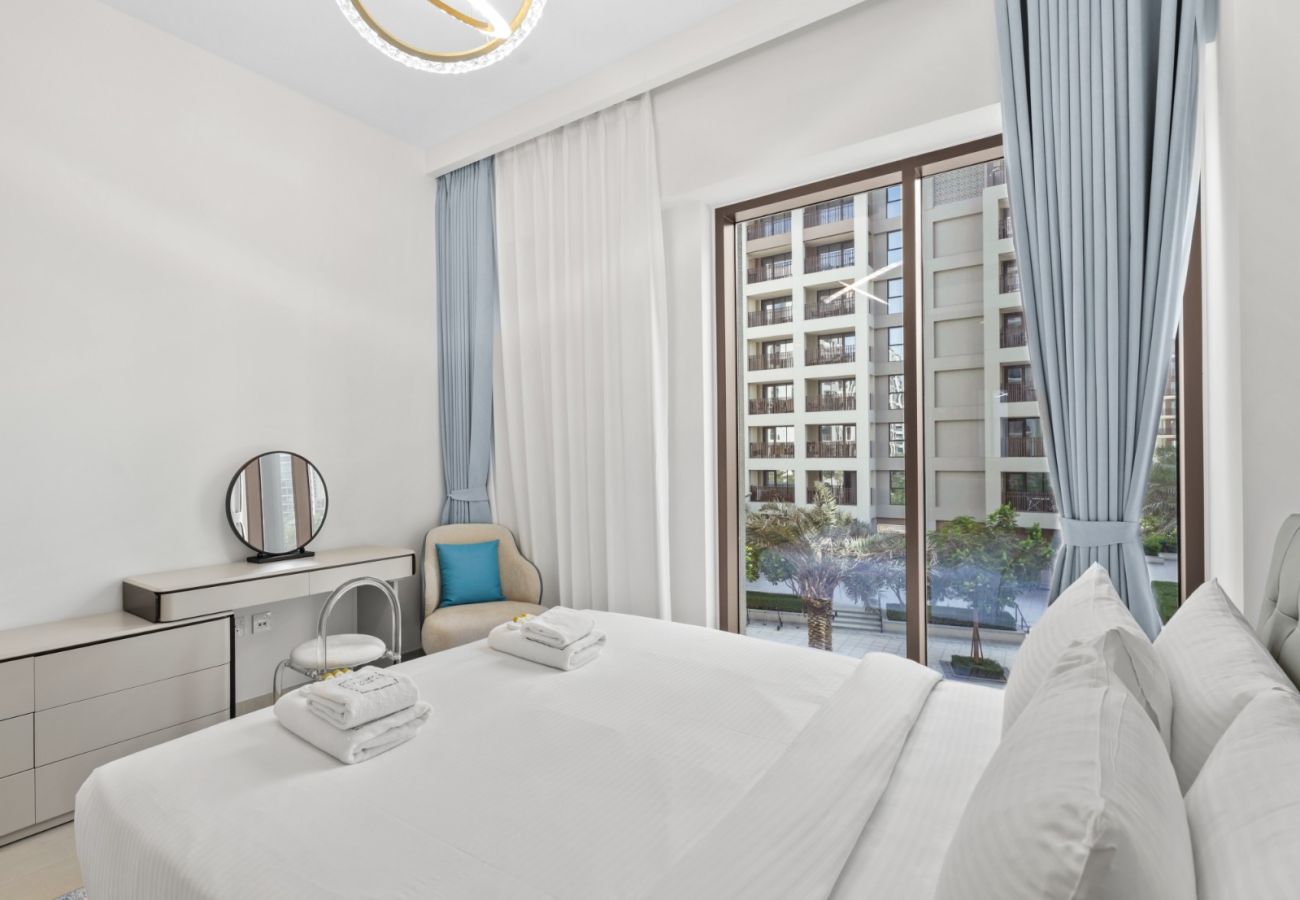 Apartment in Dubai - Creekside Charm | Homely 2BR in Lotus 2