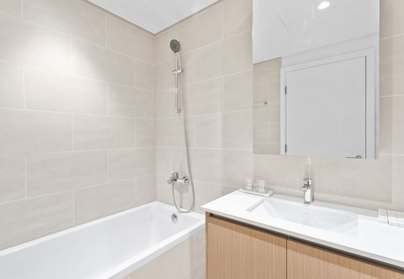 Apartment in Dubai - Creekside Charm | Homely 2BR in Lotus 2
