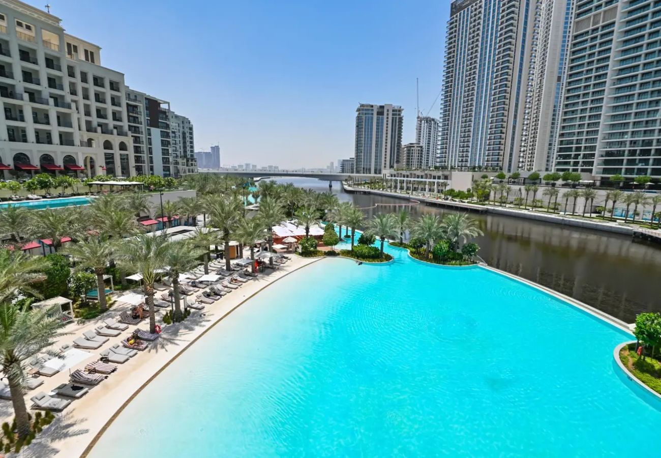 Apartment in Dubai - Creekside Charm | Homely 2BR in Lotus 2