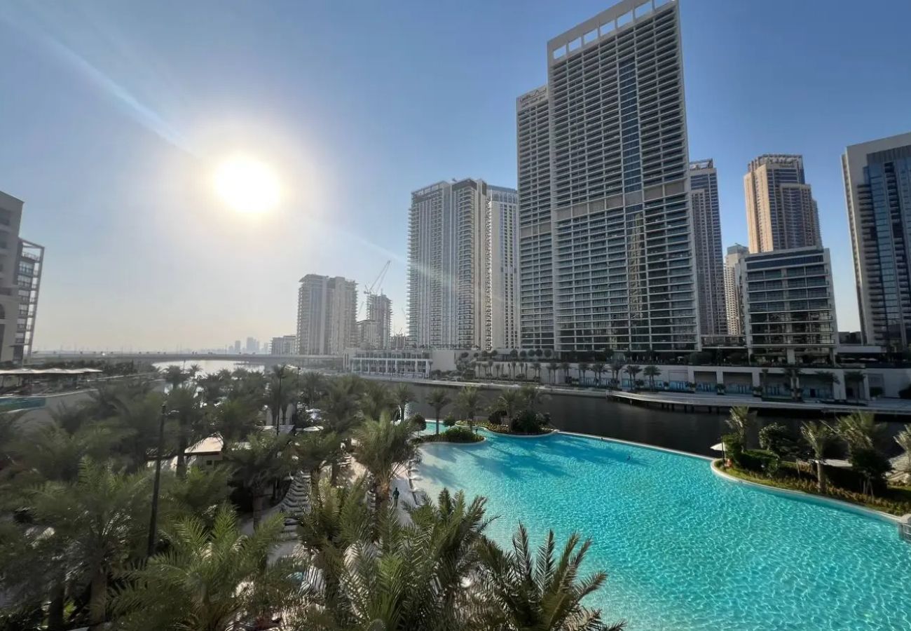 Apartment in Dubai - Creekside Charm | Homely 2BR in Lotus 2