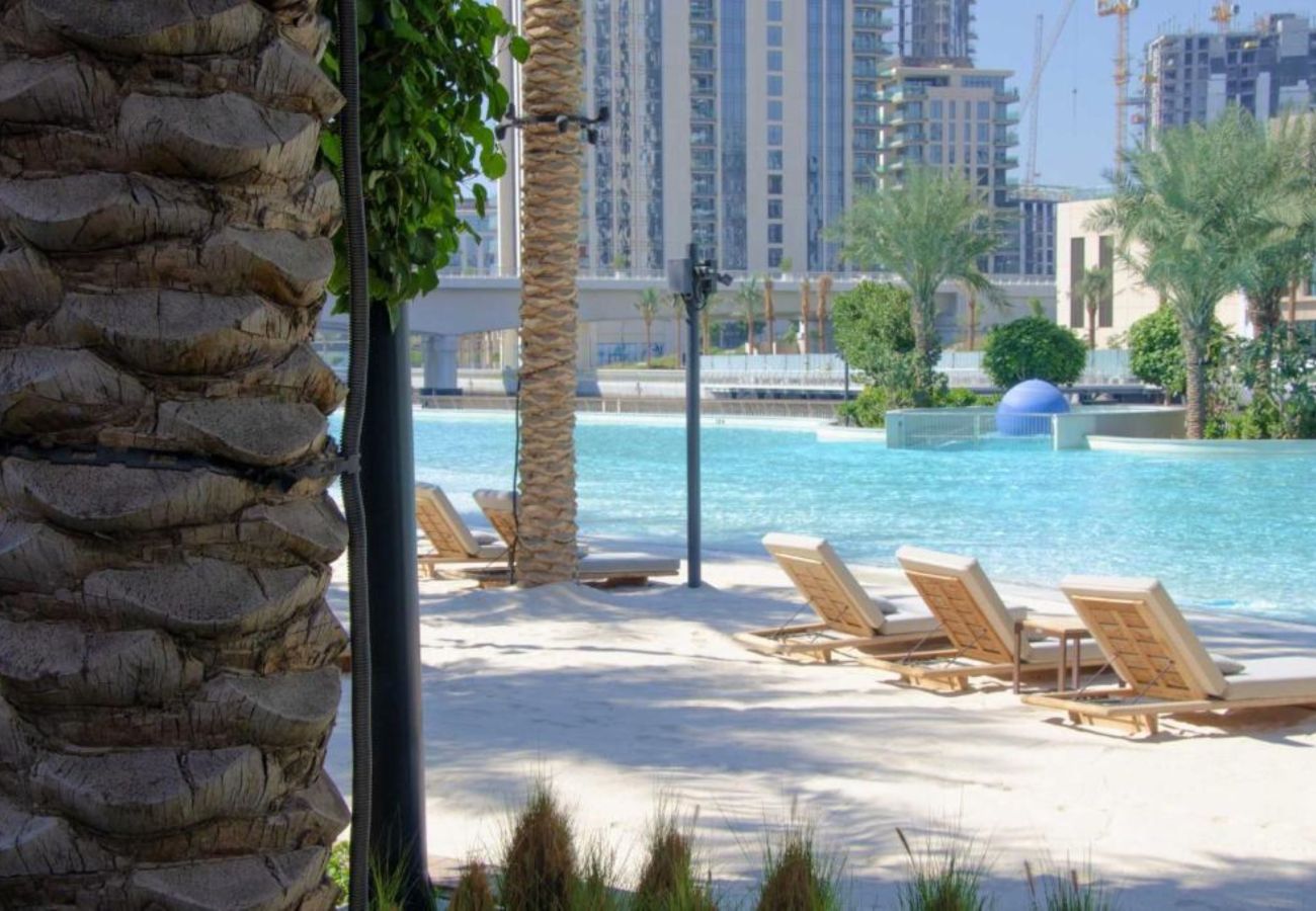 Apartment in Dubai - Creekside Charm | Homely 2BR in Lotus 2