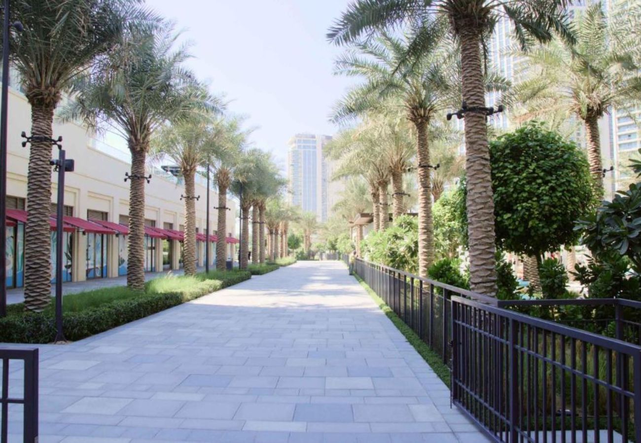 Apartment in Dubai - Creekside Charm | Homely 2BR in Lotus 2